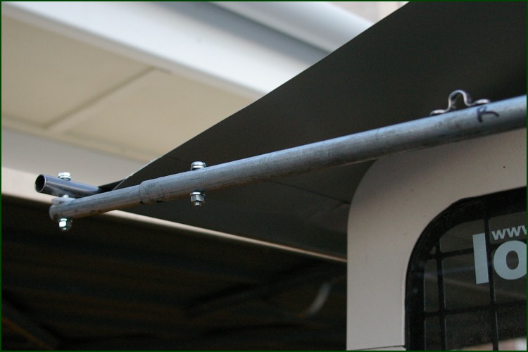 The rear awning pole adjustment